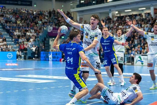 Kay Smits, Back, VfL Gummersbach 31 , Oskar Sunnefeldt, Back, Frisch Auf Goeppingen 27 , Rutger ten Velde, Outside, Frisch Auf Goeppingen 5 , VfL Gummersbach vs Frisch Auf Goeppingen, Daikin Handball Bundesliga, Men , Matchday 30, 30 04 2026 Gummersbach NRW Germany Copyright: xkolbert-press MartinxWdziecznyx