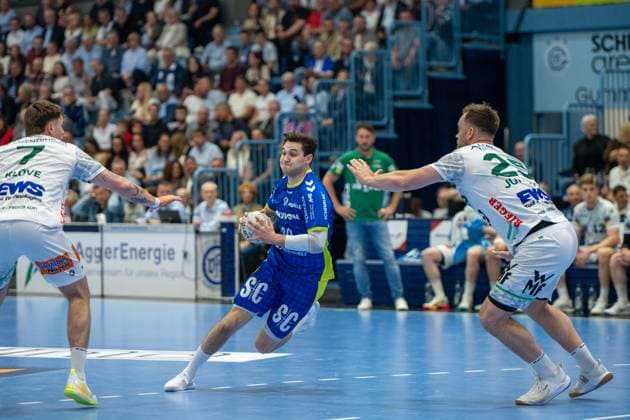 Ludwig Hallbaeck, back court, VfL Gummersbach 20 , Victor Kloeve, back court, Frisch Auf Goeppingen 7 , VfL Gummersbach vs Frisch Auf Goeppingen, Daikin Handball Bundesliga, Men , Matchday 30, 30 04 2026 Gummersbach NRW Germany Copyright: xkolbert-press MartinxWdziecznyx