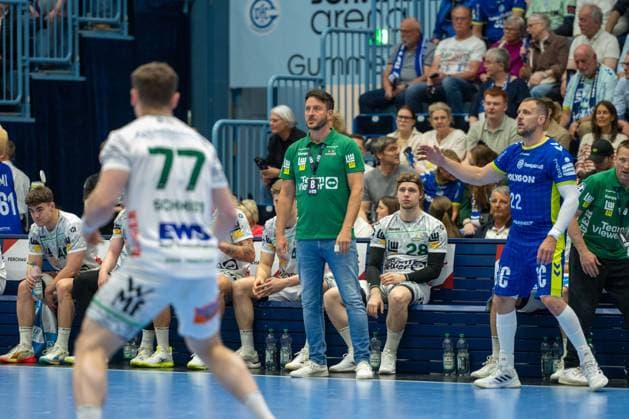 Ben Matschke, Head Coach, Frisch Auf Goeppingen , David Schmidt, Backroom, Frisch Auf Goeppingen 77 , VfL Gummersbach vs Frisch Auf Goeppingen, Daikin Handball Bundesliga, Men , Matchday 30, 30 04 2026 Gummersbach NRW Germany Copyright: xkolbert-press MartinxWdziecznyx