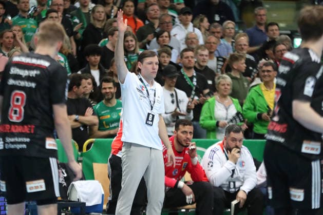 Handball DAIKIN HBL, SC DHfK Leipzig HC Erlangen 30 04 2026 Coach Johannes Sellin HC Erlangen Handball, DAIKIN HBL, 1 Bundesliga, Season 2025 2026, Matchday 30 SC DHfK Leipzig vs HC Erlangen on 30 04 2026 at the Quarterback Immobilien Arena Leipzig Copyright: xBEAUTIFULxSPORTS JanxKaeferx