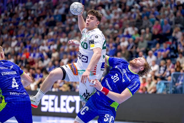 30 04 2026, Handball, 1 HBL, VfL Gummersbach Frisch Auf Göppingen, Season 2025 2026 Men, Schwalbe Arena Elias Newel Frisch Auf Göppingen 40 throws the ball on goal in a duel against Tom Kiesler VfL Gummersbach 30 North Rhine-Westphalia Germany