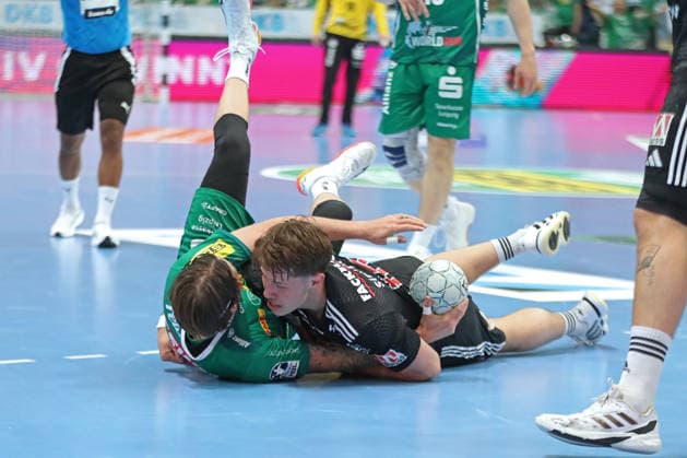 Handball DAIKIN HBL, SC DHfK Leipzig HC Erlangen 30 04 2026 Dean Bombac 67, SC DHfK Leipzig and Florian Scheerer 10, HC Erlangen go down together Handball, DAIKIN HBL, 1 Bundesliga, Season 2025 2026, Matchday 30 SC DHfK Leipzig vs HC Erlangen on 30 04 2026 at Quarterback Immobilien Arena Leipzig Copyright: xBEAUTIFULxSPORTS JanxKaeferx