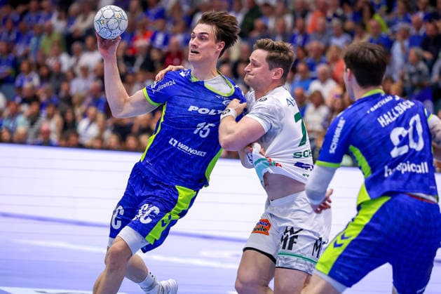 30 04 2026, Handball, 1 HBL, VfL Gummersbach Frisch Auf Göppingen, Season 2025 2026 Men, Schwalbe Arena Miro Schluroff VfL Gummersbach 15 is moored by David Schmidt Frisch Auf Göppingen 77 North Rhine-Westphalia Germany