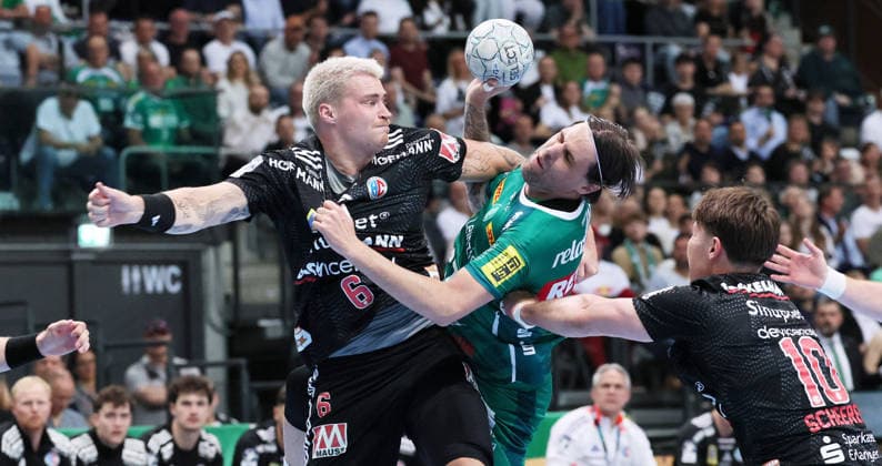 Leipzig, 30 04 2026, Arena Leipzig, Handball, Bundesliga, Matchday 30 , SC DHfK Leipzig vs HC Erlangen , Pictured from left Marek Nissen 6, Erlangen , Dean Bombac 67, DHfK , Florian Scheerer 10, Erlangen , For editorial use only , DHB HBL regulations prohibit any use of photographs as image sequences and or quasi video ,