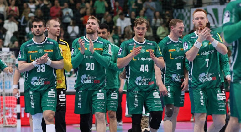 Leipzig, 30 04 2026, Arena Leipzig, Handball, Bundesliga, 30 Spieltag , SC DHfK Leipzig vs HC Erlangen 30 29 , Im Bild Leipzig jubiliert nach dem Spiel , Nur zur redaktionellen Nutzung Only editorial use , DHB HBL regulations prohibit any use of photographs as image sequences and or quasi video ,