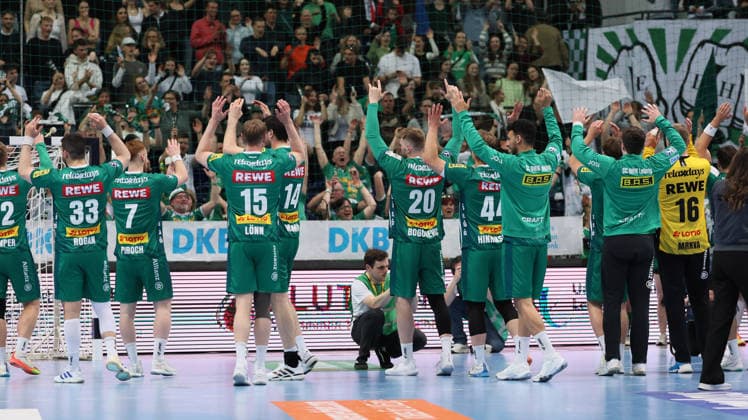 Leipzig, 30 04 2026, Arena Leipzig, Handball, Bundesliga, 30 Spieltag , SC DHfK Leipzig vs HC Erlangen 30 29 , Im Bild Leipzig jubiliert nach dem Spiel , Nur zur redaktionellen Nutzung Only editorial use , DHB HBL regulations prohibit any use of photographs as image sequences and or quasi video ,
