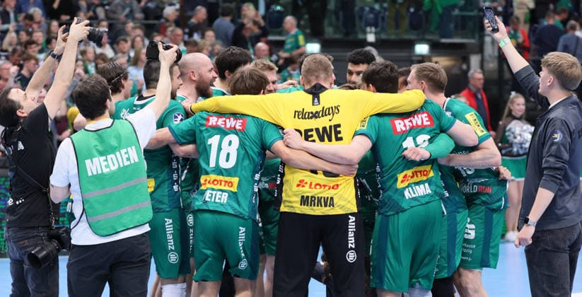 Leipzig, 30 04 2026, Arena Leipzig, Handball, Bundesliga, 30 Spieltag , SC DHfK Leipzig vs HC Erlangen 30 29 , Im Bild Leipzig jubiliert nach dem Spiel , Nur zur redaktionellen Nutzung Only editorial use , DHB HBL regulations prohibit any use of photographs as image sequences and or quasi video ,