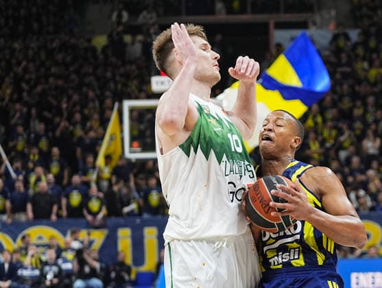 Fenerbahce Beko v Zalgiris - EuroLeague ISTANBUL, TURKIYE - APRIL 30: Devon Howard Hall (20) of Fenerbahce Beko in action against Azuolas Tubelis (10) of Zalgiris during the EuroLeague play-off second match between Fenerbahce Beko and Zalgiris at Ulker Sports and Event Hall in Istanbul, Turkiye on April 30, 2026. Esra Bilgin Anadolu Istanbul Turkey. Editorial use only. Please get in touch for any other usage.  Copyright: x2026xAnadoluxEsraxBilginx