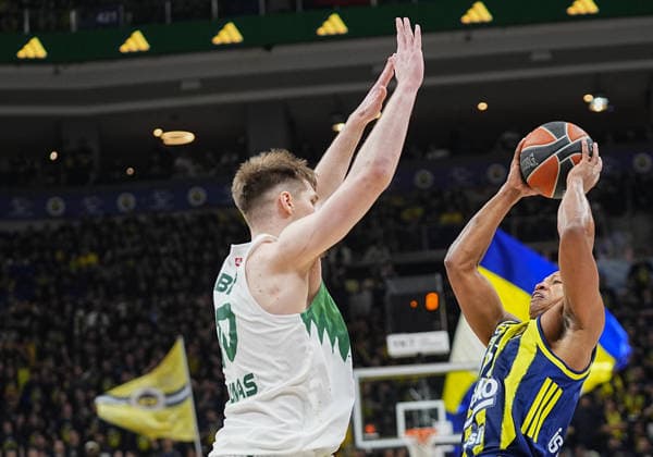 Fenerbahce Beko v Zalgiris - EuroLeague ISTANBUL, TURKIYE - APRIL 30: Devon Howard Hall (20) of Fenerbahce Beko in action against Azuolas Tubelis (10) of Zalgiris during the EuroLeague play-off second match between Fenerbahce Beko and Zalgiris at Ulker Sports and Event Hall in Istanbul, Turkiye on April 30, 2026. Esra Bilgin Anadolu Istanbul Turkey. Editorial use only. Please get in touch for any other usage.  Copyright: x2026xAnadoluxEsraxBilginx