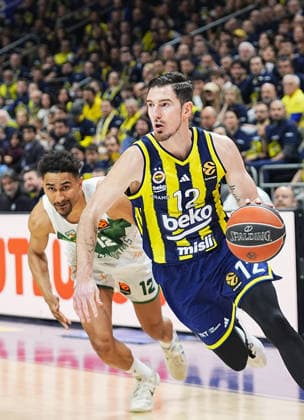 Fenerbahce Beko v Zalgiris - EuroLeague ISTANBUL, TURKIYE - APRIL 30: Nando De Colo (12) of Fenerbahce Beko in action against Majus Bulanovas (12) of Zalgiris during the EuroLeague play-off second match between Fenerbahce Beko and Zalgiris at Ulker Sports and Event Hall in Istanbul, Turkiye on April 30, 2026. Esra Bilgin Anadolu Istanbul Turkey. Editorial use only. Please get in touch for any other usage.  Copyright: x2026xAnadoluxEsraxBilginx