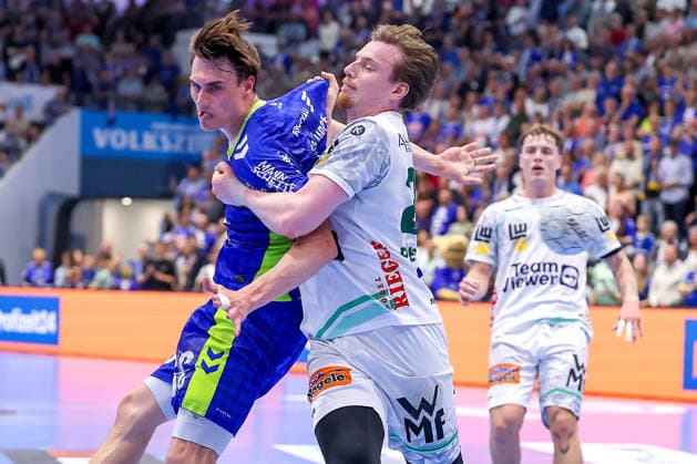 30 04 2026, Handball, 1 HBL, VfL Gummersbach Frisch Auf Göppingen, Season 2025 2026 Men, Schwalbe Arena Miro Schluroff VfL Gummersbach 15 in duel against Erik Persson Frisch Auf Göppingen 22 North Rhine-Westphalia Germany