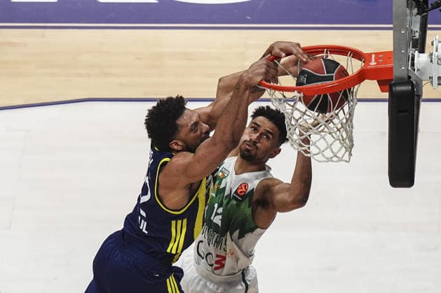 Fenerbahce Beko v Zalgiris Kaunas - EuroLeague ISTANBUL, TURKIYE - APRIL 30: Wade Baldwin (L) of Fenerbahce Beko and Maodo Lo (R) of Zalgiris Kaunas in action during the EuroLeague Playoffs Game 2 match between Fenerbahce Beko and Zalgiris Kaunas at Ulker Sports and Event Hall in Istanbul, Turkiye on April 30, 2026. Agit Erdi Ulukaya Anadolu Istanbul Turkey. Editorial use only. Please get in touch for any other usage.  Copyright: x2026xAnadoluxAgitxErdixUlukayax