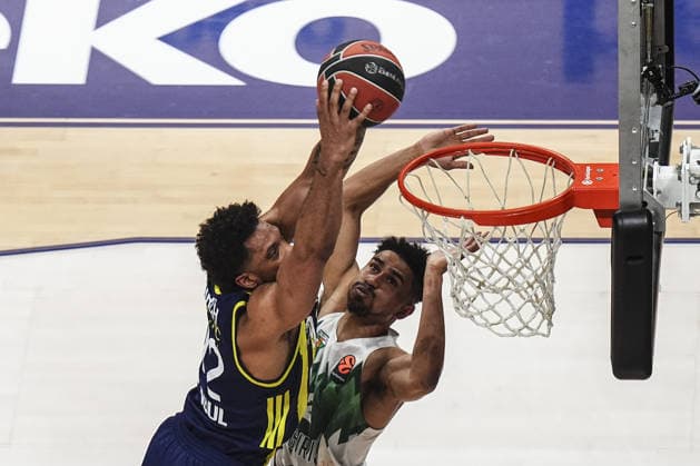 Fenerbahce Beko v Zalgiris Kaunas - EuroLeague ISTANBUL, TURKIYE - APRIL 30: Wade Baldwin (L) of Fenerbahce Beko and Maodo Lo (R) of Zalgiris Kaunas in action during the EuroLeague Playoffs Game 2 match between Fenerbahce Beko and Zalgiris Kaunas at Ulker Sports and Event Hall in Istanbul, Turkiye on April 30, 2026. Agit Erdi Ulukaya Anadolu Istanbul Turkey. Editorial use only. Please get in touch for any other usage.  Copyright: x2026xAnadoluxAgitxErdixUlukayax