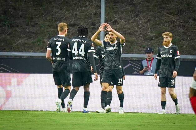 Portugal Football Europa League 2025 2026, semi-final Sporting Braga vs SC Freiburg Estadio Municipal de Braga POR Goal and goal celebration for the 1-1 equalizer by Vincenzo Grifo SC Freiburg, 32 Joy, emotions, jubilation Copyright: xJOERANxSTEINSIEKx