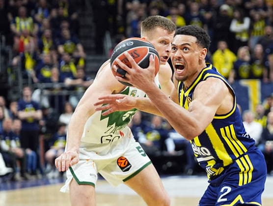 Fenerbahce Beko v Zalgiris - EuroLeague ISTANBUL, TURKIYE - APRIL 30: Wade Baldwin (2) of Fenerbahce Beko in action against Arnas Butkevicius of Zalgiris during the EuroLeague play-off second match between Fenerbahce Beko and Zalgiris at Ulker Sports and Event Hall in Istanbul, Turkiye on April 30, 2026. Esra Bilgin Anadolu Istanbul Turkey. Editorial use only. Please get in touch for any other usage.  Copyright: x2026xAnadoluxEsraxBilginx