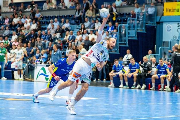 Marcel Schiller, Outside, Frisch Auf Goeppingen 24 , Ellidi Snaer Vidarsson, Circle shooter, VfL Gummersbach 4 , VfL Gummersbach vs Frisch Auf Goeppingen, Daikin Handball Bundesliga, Men , Matchday 30, 30 04 2026 Gummersbach NRW Germany Copyright: xkolbert-press MartinxWdziecznyx