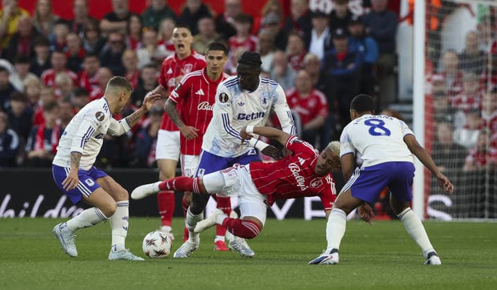 Nottingham Forest v Aston Villa, UEFA Europa League, Semi Final 1st leg 30.04.26 Nottingham Forest v Aston Villa, UEFA Europa League, Semi Final 1st leg Bradley Ormesher The Times Amdou Onana of Aston Villa and and Omari Hutchinson of Nottingham Forest  Copyright: xBradleyxOrmesherx NINTCHDBPICT001077338811