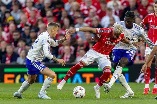 Nottingham Forest v Aston Villa, Europa League, Semi Final First Leg Nottingham Forest midfielder Omari Hutchinson (21) battles for possession during the Europa League semi-final 1st leg match between Nottingham Forest and Aston Villa at the City Ground, Nottingham, UK on 30 April 2026. Nottingham City Ground Nottinghamshire UK Editorial use only , Copyright: xManjitxNarotrax PSI-24183-0015