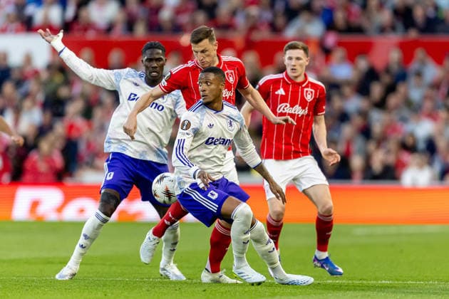 Nottingham Forest v Aston Villa, Europa League, Semi Final First Leg Aston Villa defender Ezri Konsa (4) battles for possession during the Europa League semi-final 1st leg match between Nottingham Forest and Aston Villa at the City Ground, Nottingham, UK on 30 April 2026. Nottingham City Ground Nottinghamshire UK Editorial use only , Copyright: xManjitxNarotrax PSI-24183-0017