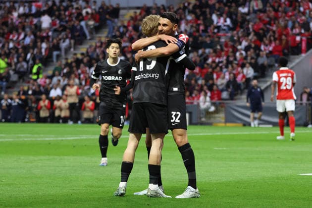 Braga vs Freiburg - Europa League Vincenzo Grifo (Freiburg) festeja com Jan-Niklas Beste (Freiburg) o golo do empate durante partida entre Braga vs Freiburg valida pela Liga Europa , Braga, Portugal (Foto de Tiago Castro Avant Sports) Braga Estadio Municipal de Braga Portugal Copyright: xTiagoxCastro AvantxSportsx