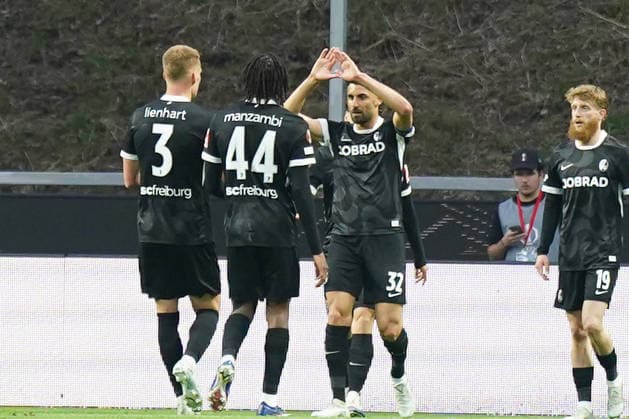 Portugal Football Europa League 2025 2026, semi-final Sporting Braga vs SC Freiburg Estadio Municipal de Braga POR Goal and goal celebration for the 1-1 equalizer by Vincenzo Grifo SC Freiburg, 32 Joy, emotions, jubilation Copyright: xJOERANxSTEINSIEKx