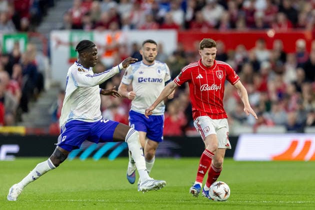 Nottingham Forest v Aston Villa, Europa League, Semi Final First Leg Nottingham Forest midfielder Elliot Anderson (8) runs forward with ball during the Europa League semi-final 1st leg match between Nottingham Forest and Aston Villa at the City Ground, Nottingham, UK on 30 April 2026. Nottingham City Ground Nottinghamshire UK Editorial use only , Copyright: xManjitxNarotrax PSI-24183-0026