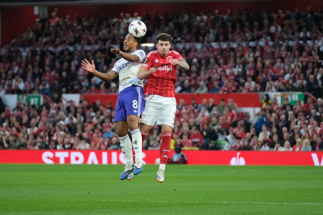 NOTTINGHAM, ENGLAND - APRIL 30 : Youri Tielemans of Aston Villa wins the header from Neco Williams of Nottingham Forest during the UEFA Europa League Semi Final first leg football match between Nottingham Forest and Aston Villa at the City Ground on April 30, 2026 in Nottingham, England. Copyright: xPaulxBonserx xSportsxPressxPhotox Sportspressphoto_SPR138571