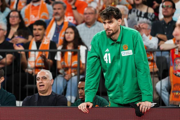 April 30, 2026, Valencia, Valencia, Spain: Juancho Hernangomez of Panathinaikos AKTOR Athens looks on during the EuroLeague Play Off Game 2 match between Valencia Basket and Panathinaikos Aktor Athens at Roig Arena on April 30, 2026 in Valencia, Spain. Valencia Spain - ZUMAa181 20260430_zaa_a181_223 Copyright: xIrinaxR.xHipolitox