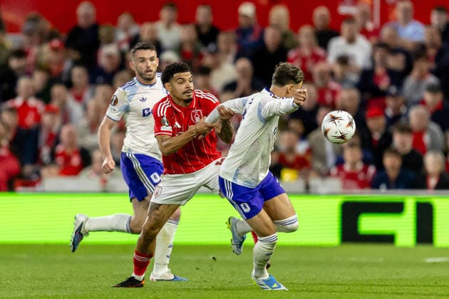 Nottingham Forest v Aston Villa, Europa League, Semi Final First Leg Nottingham Forest midfielder Morgan Gibbs-White (10) battles for possession during the Europa League semi-final 1st leg match between Nottingham Forest and Aston Villa at the City Ground, Nottingham, UK on 30 April 2026. Nottingham City Ground Nottinghamshire UK Editorial use only , Copyright: xManjitxNarotrax PSI-24183-0028