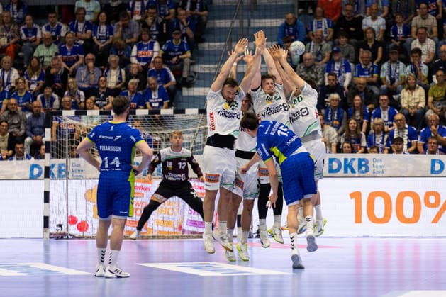 Block by Ludvig JURMALA FRISCH AUF Goeppingen, 25 , Victor KLOEVE FRISCH AUF Goeppingen, 07 , Erik PERSSON FRISCH AUF Goeppingen, 22 , Elias NEWEL FRISCH AUF Goeppingen, 40 GER, VfL Gummersbach vs FRISCH AUF Goeppingen, Handball, Bundesliga, Matchday 30, Season 2025 2026, 30 04 2026, GER, VfL Gummersbach vs FRISCH AUF Goeppingen, Handball, Bundesliga, Matchday 30, Season 2025 2026, 30 04 2026, Gummersbach Copyright: xEibnerxPressefoto OliverxSchmidtx EP_OST