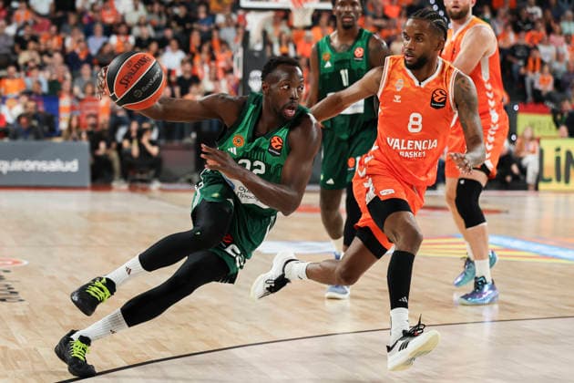 April 30, 2026, Valencia, Valencia, Spain: Mathias Lessort of Panathinaikos AKTOR Athens and Josep Puerto of Valencia Basket in action during the EuroLeague Play Off Game 2 match between Valencia Basket and Panathinaikos Aktor Athens at Roig Arena on April 30, 2026 in Valencia, Spain. Valencia Spain - ZUMAa181 20260430_zaa_a181_222 Copyright: xIrinaxR.xHipolitox