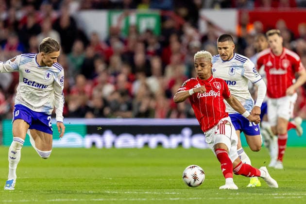 Nottingham Forest v Aston Villa, Europa League, Semi Final First Leg Nottingham Forest midfielder Omari Hutchinson (21) runs forward with ball during the Europa League semi-final 1st leg match between Nottingham Forest and Aston Villa at the City Ground, Nottingham, UK on 30 April 2026. Nottingham City Ground Nottinghamshire UK Editorial use only , Copyright: xManjitxNarotrax PSI-24183-0032