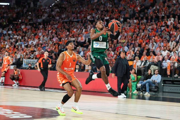 April 30, 2026, Valencia, Valencia, Spain: Kameron Taylor of Valencia Basket and TJ Shorts of Panathinaikos AKTOR Athens in action during the EuroLeague Play Off Game 2 match between Valencia Basket and Panathinaikos Aktor Athens at Roig Arena on April 30, 2026 in Valencia, Spain. Valencia Spain - ZUMAa181 20260430_zaa_a181_219 Copyright: xIrinaxR.xHipolitox