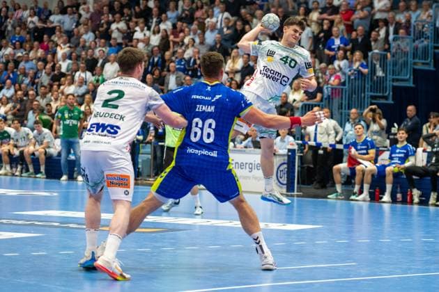 Oskar Neudeck, backcourt, Frisch Auf Goeppingen 2 , Å tÄpan Zeman, circle winger, VfL Gummersbach 66 , Elias Newel, backcourt, Frisch Auf Goeppingen 40 , VfL Gummersbach vs Frisch Auf Goeppingen, Daikin Handball Bundesliga, Men , Matchday 30, 30 04 2026 Gummersbach NRW Germany Copyright: xkolbert-press MartinxWdziecznyx