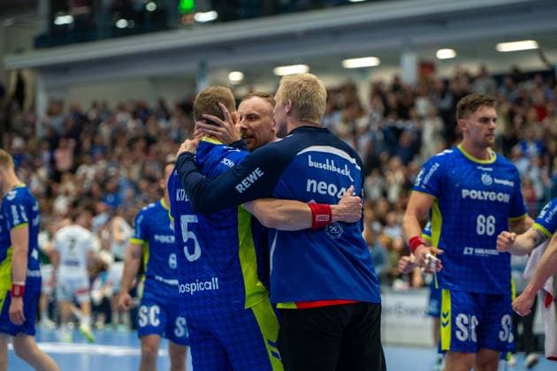 Emotions after the draw in the final seconds, VfL Gummersbach vs Frisch Auf Goeppingen, Daikin Handball Bundesliga, Men , Matchday 30, 30 04 2026 Gummersbach NRW Germany Copyright: xkolbert-press MartinxWdziecznyx