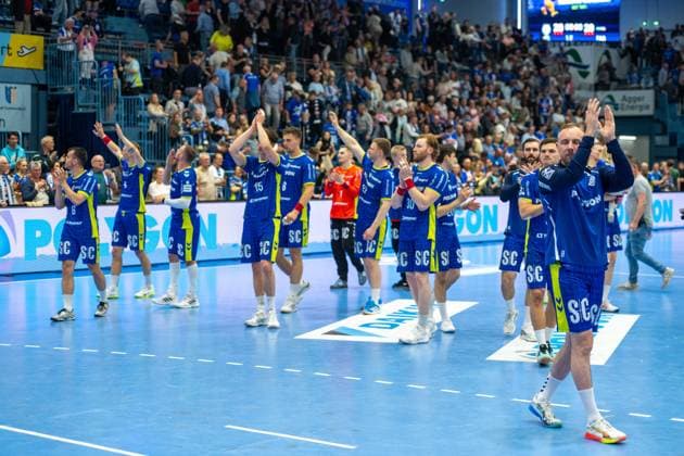 Emotions after the draw in the final seconds, VfL Gummersbach vs Frisch Auf Goeppingen, Daikin Handball Bundesliga, Men , Matchday 30, 30 04 2026 Gummersbach NRW Germany Copyright: xkolbert-press MartinxWdziecznyx