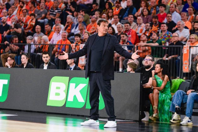 ESP Valencia Basket v Panathinaikos AKTOR Athens PlayOff Euroleague Ergin Ataman coach of Panathinaikos during the Euroleague match, playoff Game 2, between Valencia Basket and Panathinaikos AKTOR Athens played at Roig Arena Stadium on April 30, 2026 in Valencia Spain Valencia Spain Spain Basketball Copyright: xPacoxMGEstudix xAgenciaxLOFx
