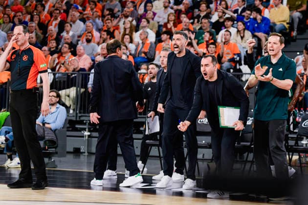 ESP Valencia Basket v Panathinaikos AKTOR Athens PlayOff Euroleague Vassilis Simtsak and Savvas Kamperidis assistant coach of Panathinaikos during the Euroleague match, playoff Game 2, between Valencia Basket and Panathinaikos AKTOR Athens played at Roig Arena Stadium on April 30, 2026 in Valencia Spain Valencia Spain Basketball Copyright: xPacoxMGEstudix xAgenciaxLOFx