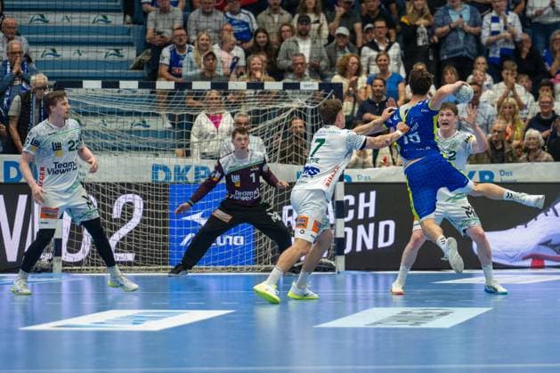 Julian Buchele, Goalkeeper, Frisch Auf Goeppingen 1 , Victor Kloeve, Backcourt, Frisch Auf Goeppingen 7 , Miro Schluroff, Backcourt, VfL Gummersbach 15 , VfL Gummersbach vs Frisch Auf Goeppingen, Daikin Handball Bundesliga, Men , Matchday 30, 30 04 2026 Gummersbach NRW Germany Copyright: xkolbert-press MartinxWdziecznyx