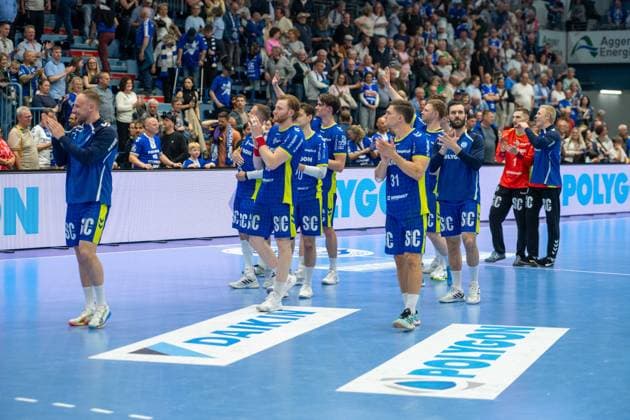 Emotions after the draw in the final seconds, VfL Gummersbach vs Frisch Auf Goeppingen, Daikin Handball Bundesliga, Men , Matchday 30, 30 04 2026 Gummersbach NRW Germany Copyright: xkolbert-press MartinxWdziecznyx
