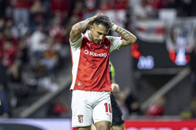 Rodrigo Zalazar of SC Braga reacts after missing a penalty kick during the UEFA Europa League match between SC Braga vs SC Freiburg at Estadio Municipal de Braga on April 30th,2026 (Photo by Joao Bravo Sports Press Photo) Copyright: xJoaoxBravo SportsxPressxPhotox Sportspressphoto_SPR138578