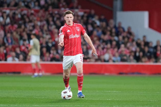 NOTTINGHAM, ENGLAND - APRIL 30 : Elliot Anderson of Nottingham Forest on the ball during the UEFA Europa League Semi Final first leg football match between Nottingham Forest and Aston Villa at the City Ground on April 30, 2026 in Nottingham, England. Copyright: xPaulxBonserx xSportsxPressxPhotox Sportspressphoto_SPR138580
