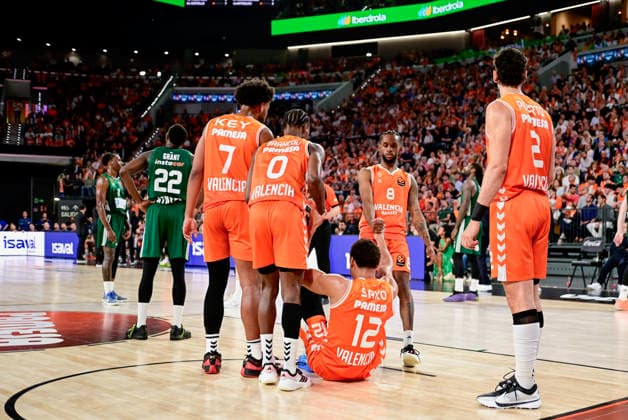ESP Valencia Basket v Panathinaikos AKTOR Athens PlayOff Euroleague Neal Sako of Valencia during the Euroleague match, playoff Game 2, between Valencia Basket and Panathinaikos AKTOR Athens played at Roig Arena Stadium on April 30, 2026 in Valencia Valencia Spain Valencia Spain Basketball Copyright: xPacoxMGEstudix xAgenciaxLOFx