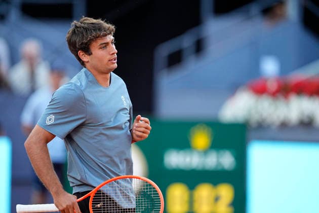April 30, 2026, Madrid, Madrid, Spain: Flavio Cobolli of Spain plays against Alexander Zverev of Germany during the Mutua Madrid Open 2026 at La Caja Magica on April 30, 2026 in Madrid, Spain. Madrid Spain - ZUMAa181 20260430_zaa_a181_244 Copyright: xOscarxJ.xBarrosox
