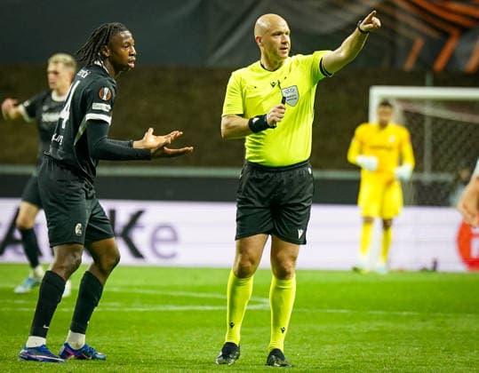 Portugal Football Europa League 2025 2026, semi-final Sporting Braga vs SC Freiburg Estadio Municipal de Braga POR Referee Antony Taylor England Johan Manzambi SC Freiburg, 44 Copyright: xJOERANxSTEINSIEKx
