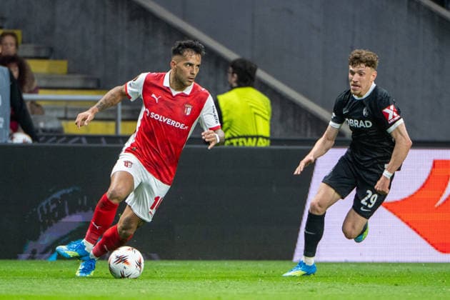 April 30, 2026, Braga, Braga, Portugal: BRAGA, PORTUGAL - APRIL 30: RODRIGO ZALAZAR from SC Braga is seen on action during the UEFA Europa League semi final first leg match between SC Braga and SC Freiburg at Estadio Municipal de Braga on April 30, 2026 in Braga, Portugal Braga Portugal - ZUMAl192 20260430_zsp_l192_033 Copyright: xMiguelxLemosx