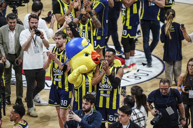 Fenerbahce Beko v Zalgiris - EuroLeague ISTANBUL, TURKIYE - APRIL 30: Players of Fenerbahce Beko celebrate the victory after the EuroLeague play-off second match between Fenerbahce Beko and Zalgiris at Ulker Sports and Event Hall in Istanbul, Turkiye on April 30, 2026. Agit Erdi Ulukaya Anadolu Istanbul Turkey. Editorial use only. Please get in touch for any other usage.  Copyright: x2026xAnadoluxAgitxErdixUlukayax