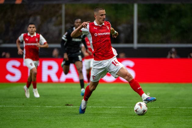 April 30, 2026, Braga, Braga, Portugal: BRAGA, PORTUGAL - APRIL 30: GUSTAF LAGERBIELKE from SC Braga is seen on action during the UEFA Europa League semi final first leg match between SC Braga and SC Freiburg at Estadio Municipal de Braga on April 30, 2026 in Braga, Portugal Braga Portugal - ZUMAl192 20260430_zsp_l192_026 Copyright: xMiguelxLemosx