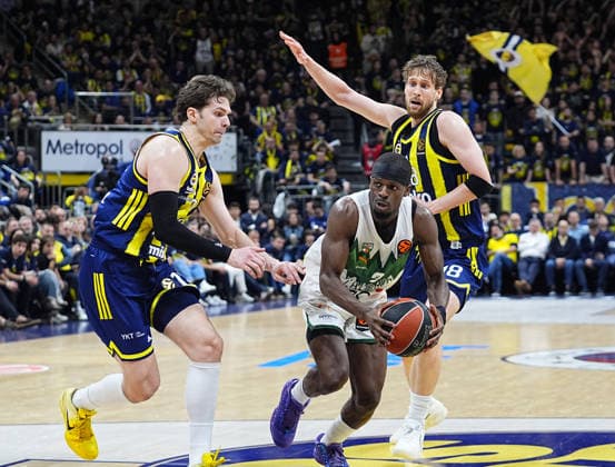 Fenerbahce Beko v Zalgiris - EuroLeague ISTANBUL, TURKIYE - APRIL 30: Tarik Biberovic (L) of Fenerbahce Beko in action against Sylvain Francisco (2nd L) of Zalgiris during the EuroLeague play-off second match between Fenerbahce Beko and Zalgiris at Ulker Sports and Event Hall in Istanbul, Turkiye on April 30, 2026. Esra Bilgin Anadolu Istanbul Turkey. Editorial use only. Please get in touch for any other usage.  Copyright: x2026xAnadoluxEsraxBilginx