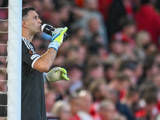 Nottingham Forest v Aston Villa UEFA Europa League Emiliano Martinez of Aston Villa during the UEFA Europa League Semi-final First Leg match at the City Ground, Nottingham 30 04 2026 UK Newspapers OUT Copyright: xKarlxVallantinex FIL-23370-0025